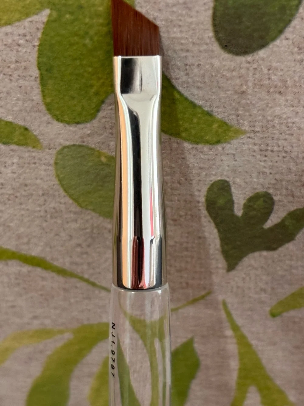 Trish McEvoy #50 Angled Eye Lining Brush – Clear Handle, Protective Cap